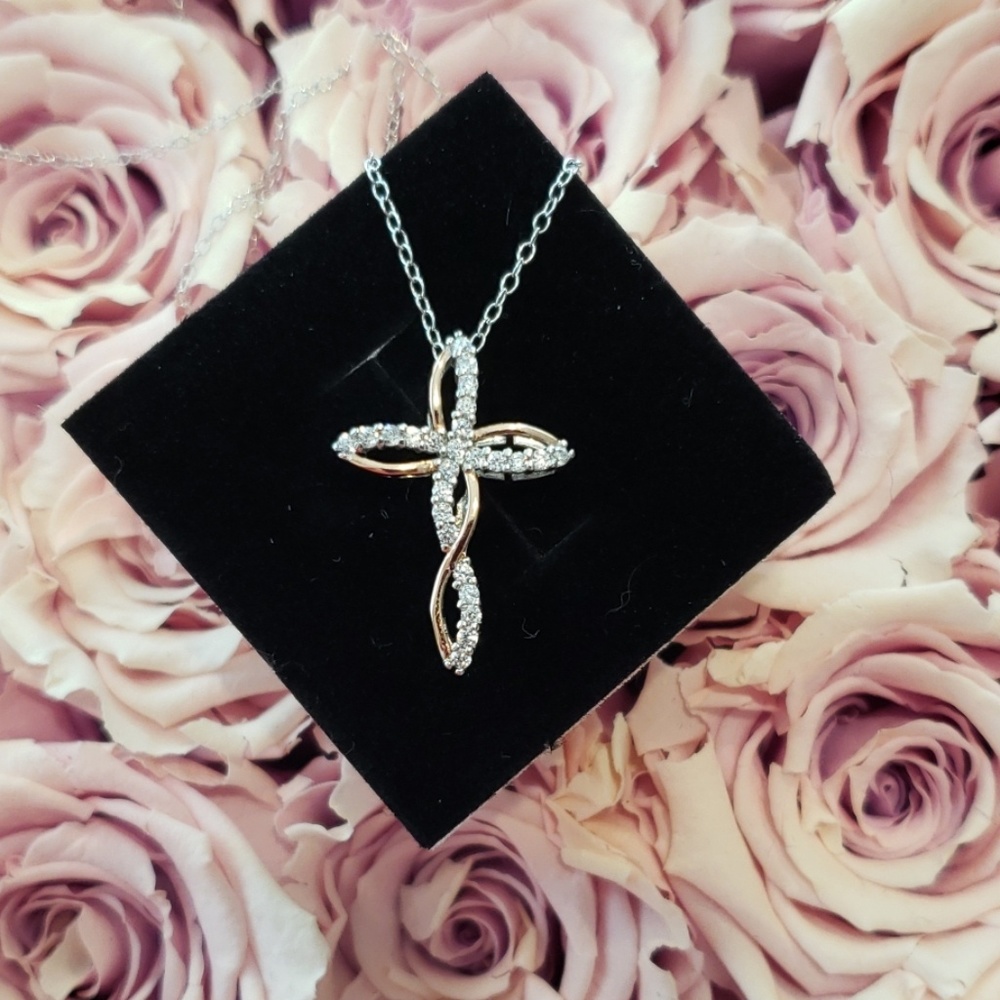 18kt Rose Gold Cross Necklace